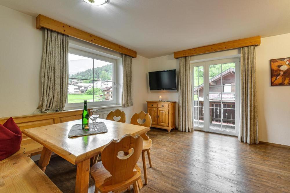 Apartment In Fuegen With A Shared Wellness Exterior photo