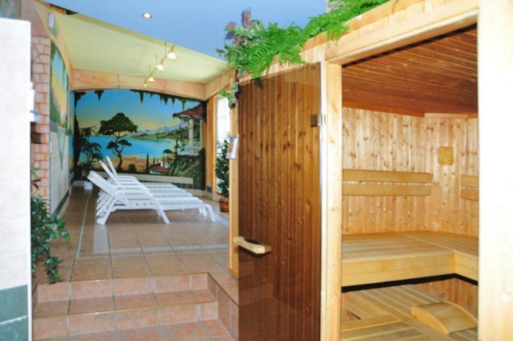 Apartment In Fuegen With A Shared Wellness Exterior photo